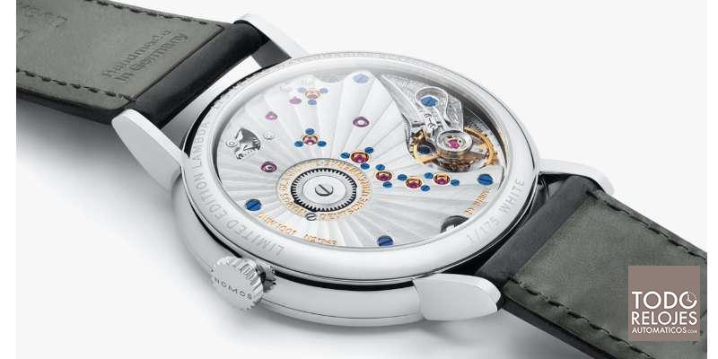 Nomos Lambda: el reloj de oro de Glashütte 4 Nomos Lambda: el reloj de oro de Glashütte 3